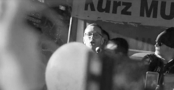 Der jetzige FPÖ-Chef Herbert Kickl auf einer Corona-Demo.Foto: orf.at