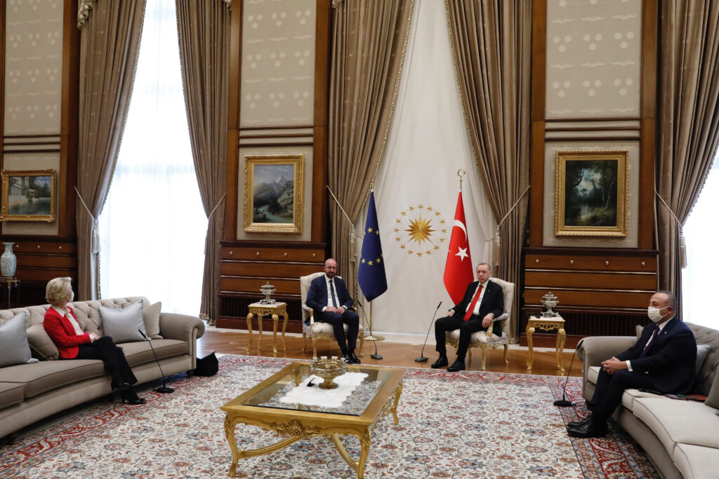 Ungewöhnliche Sitzordnung in Ankara. Foto: European Union Ungewöhnliche Sitzordnung in Ankara. Foto: European Union