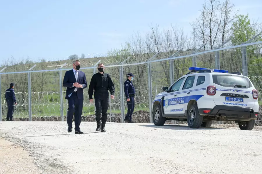 Innenminister Nehammer besichtigte im April 2021 den Grenzschutz am Balkan. - Foto: BMI
