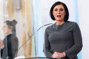 Zeigt sich erfreut über die aktuellen Entwicklungen: Bundesministerin Elisabeth Köstinger; Foto: Bka