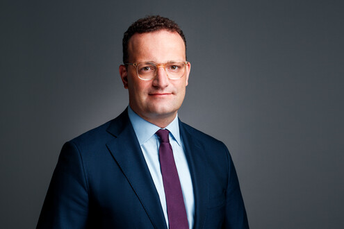 DEr deutsche Gesundheitsminister Jens Spahn setzt sich für einen bilateralen Vertrag zum Ankauf von Sputnik V für Deutschland ein. Foto: BMG