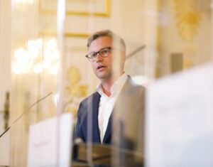Für Kostenwahrheit im Flugverkehr: Staatssekretär Magnus Brunner; Foto: BKA