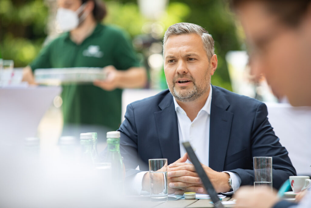 Generalsekretär Axel Melchior bei der Kampagnen-Vorstellung. Foto: ÖVP/ Jakob Glaser