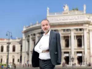 Foto: Florian Schrötter; iStock/ hsvrs