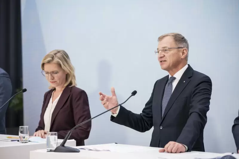 Nach dem Alleingang von Klimaministerin Leonore Gewessler gegen die Entscheidung der Landeshauptleutekonferenz sieht Oberösterreichs LH Thoma Stelzer die Grenzen, der Kooperation mit ihr. Foto: Max Mayrhofer