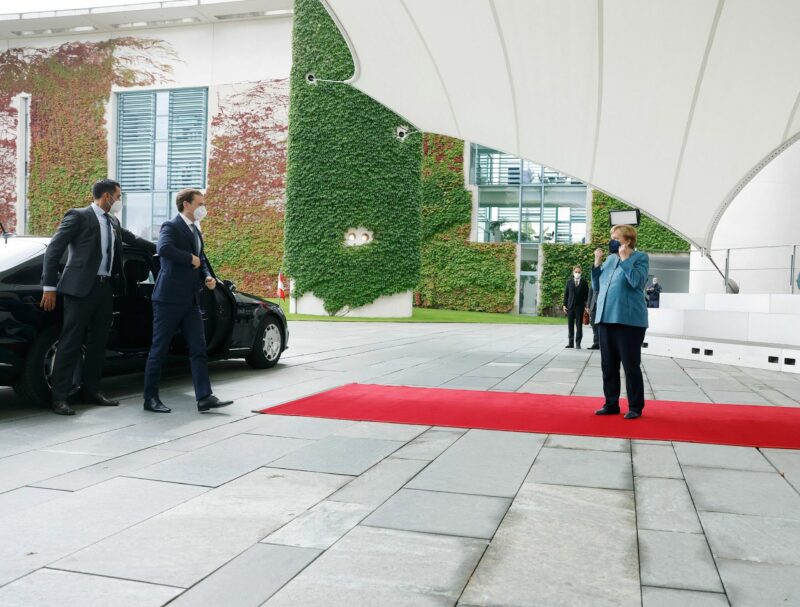 Angela Merkel empfängt Sebastian Kurz vor dem Bundeskanzleramt in Berlin. Foto: BKA/ Dragan Tatic