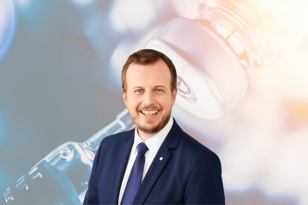 "Unser einziger Ausweg aus dieser Pandemie ist die Impfung", so Dr. Karlheinz Kornhäusl - Foto: VP-Parlamentsklub/iStock: Amornrat Phuchom "Unser einziger Ausweg aus dieser Pandemie ist die Impfung", so Dr. Karlheinz Kornhäusl - Foto: VP-Parlamentsklub/iStock: Amornrat Phuchom