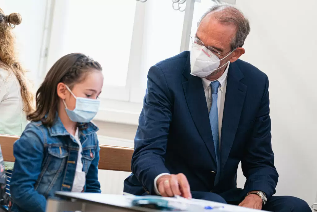 Bildungsminister Heinz Faßmann beim Schulstart an einer Wiener VS. - Foto: BKA/Florian Schrötter