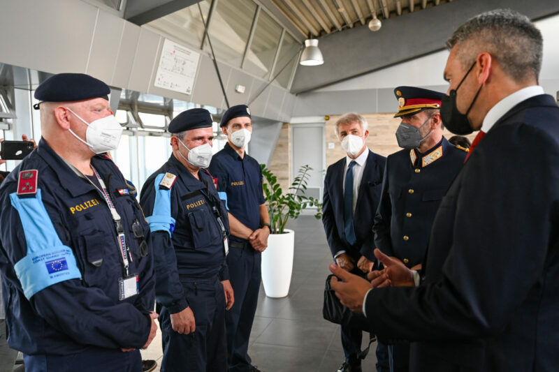 Der Innenminister trifft österreichische Frontexbeamte Foto: BMI/Makowecz