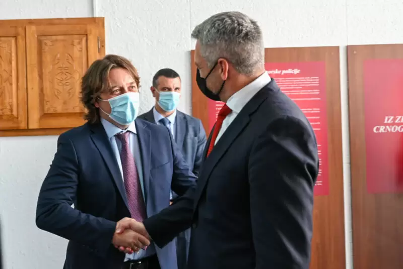 Karl Nehammer trifft den montenegrinischen Innenminister Sergej Sekulović. Foto: BMI/Makowecz