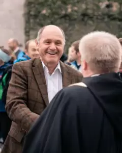 Begrüßung vor der Basilika: Wolfgang Sobotka und der Superior von Mariazell, Pater Michael Staberl. Foto: Gerima Smesnik