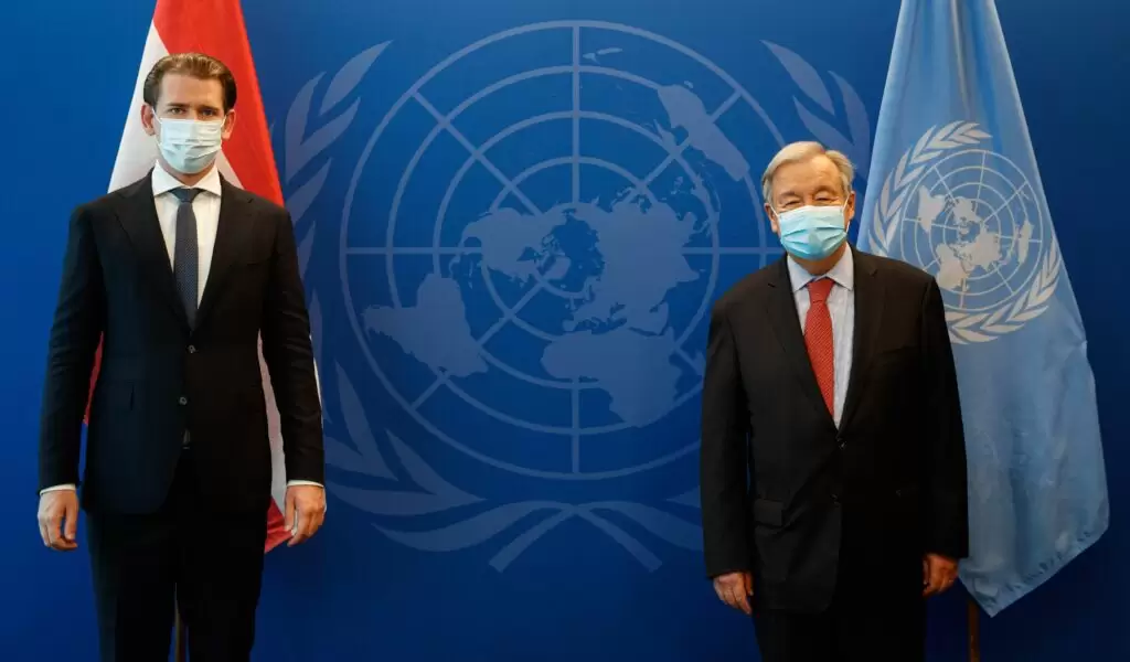 Politische Gespräche mit Corona-bedingtem Abstand: Bundeskanzler Sebastian Kurz und UN-Generalsekretär Antonio Guterres; Foto: BKA, Dragan Tatic