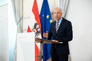 Arbeitsminister Martin Kocher: Duale Ausbildung fortsetzen; BKA/ C. Dunker