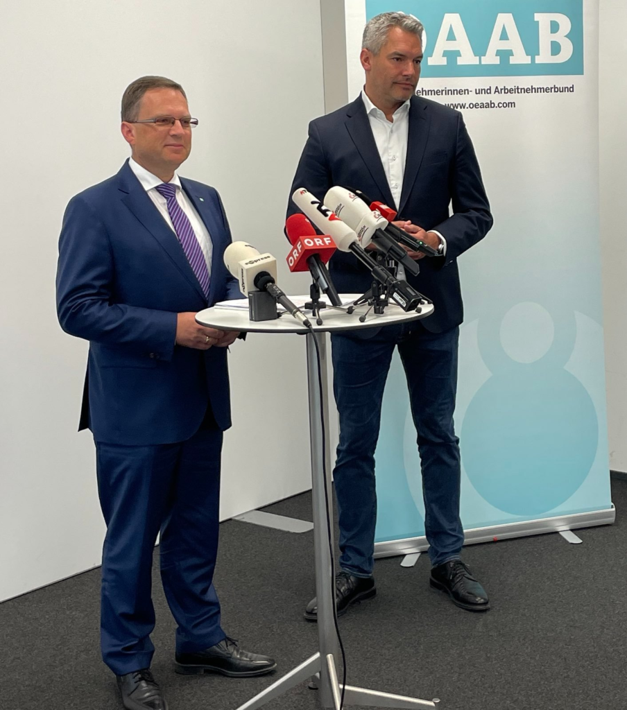V.l.: ÖVP-KO August Wöginger & Innenminister Karl Nehammer bei der Pressekonferenz. - Foto: Thomas Steiner