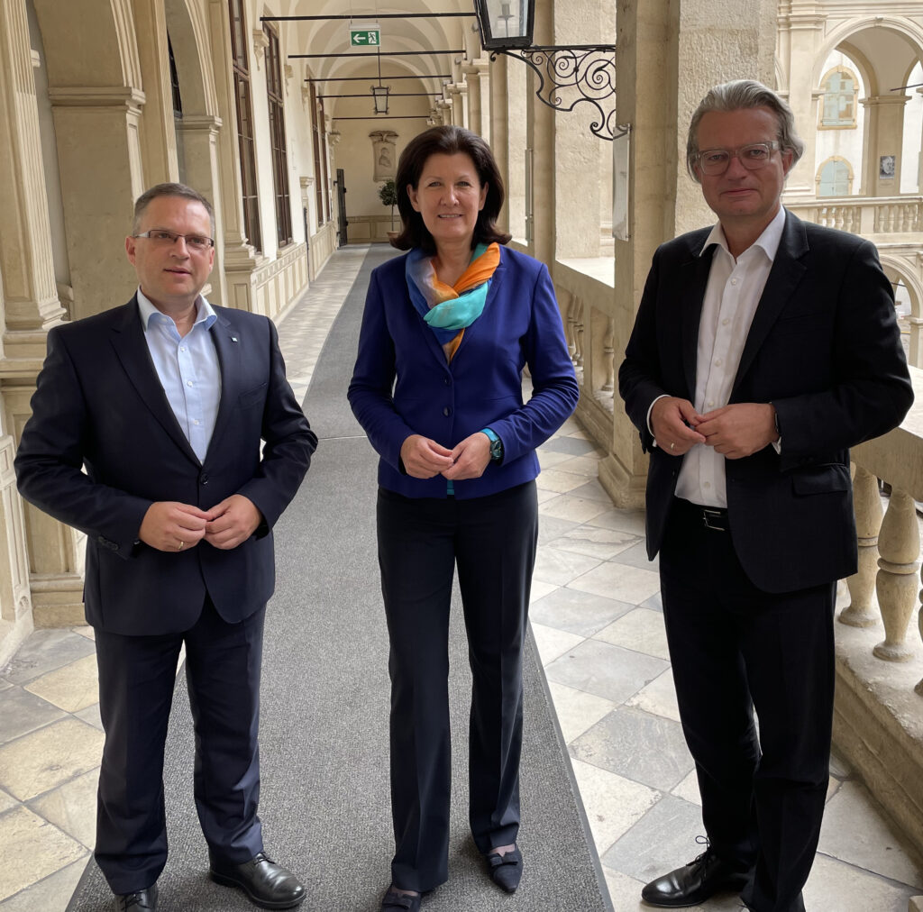 V.l.: Wöginger, Riener und Drexler bei der Pressekonferenz in Graz. - Foto: ÖAAB V.l.: Wöginger, Riener und Drexler bei der Pressekonferenz in Graz. - Foto: ÖAAB
