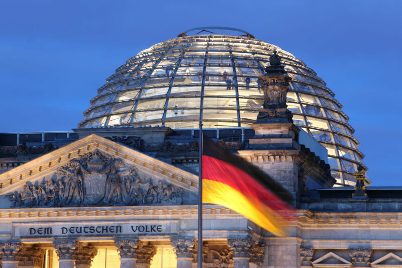 Schlechter Start für SPD-geführte Ampelkoalition in Berlin; Bild: Kuppel des Bundestages. Foto: iStock/ Thomas Saupe Schlechter Start für SPD-geführte Ampelkoalition in Berlin; Bild: Kuppel des Bundestages. Foto: iStock/ Thomas Saupe