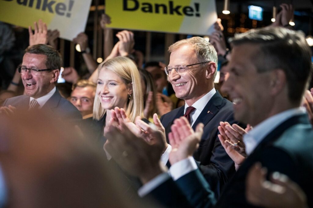 Ein starkes Ergebnis: LH Thomas Stelzer freut sich über den großartigen Wahlsieg. - Foto: Thomas Stelzer/Facebook Ein starkes Ergebnis: LH Thomas Stelzer freut sich über den großartigen Wahlsieg. - Foto: Thomas Stelzer/Facebook