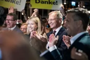 Ein starkes Ergebnis: LH Thomas Stelzer freut sich über den großartigen Wahlsieg. - Foto: Thomas Stelzer/Facebook