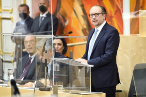 Bundeskanzler Alexander Schallenberg bei seiner Regierungserklärung vor dem Nationalrat. Foto: Parlamentsdirektion, Johannes Zinner
