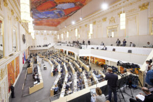 Budgetrede des Finanzministers: volles Hohes Haus im Ersatzquartier. Foto: Parlamentsdirektion / Thomas Topf