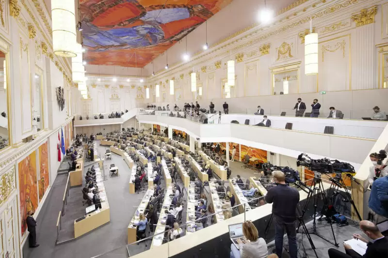 Budgetrede des Finanzministers: volles Hohes Haus im Ersatzquartier. Foto: Parlamentsdirektion / Thomas Topf