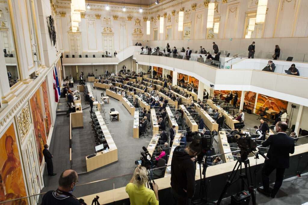127. Sitzung des Nationalrates der XXVII Gesetzgebungsperiode Vor der Budgetdebatte: Rückkehr in das Parlament und Angelobung von Sebastian Kurz. Foto: Parlamentsdirektion / Thomas Jantzen