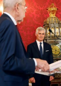 Michael Linhart: angelobt als Außenminister; Foto: BKA/ Dragan Tatic