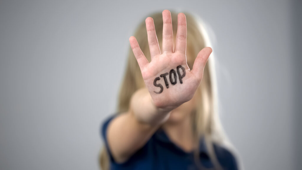 Die Bundesregierung setzt Maßnahmen gegen Gewalt an Frauen und Kindern. Foto: iStock/ Motortion Die Bundesregierung setzt Maßnahmen gegen Gewalt an Frauen und Kindern. Foto: iStock/ Motortion