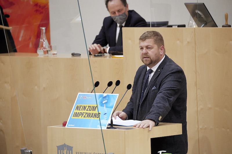 FP-Bundesrat Andreas Arthur Spanring sorgte mit einem "Impf Heil"-Sager für aufsehen. Foto: Parlamentsdirektion / Thomas Topf