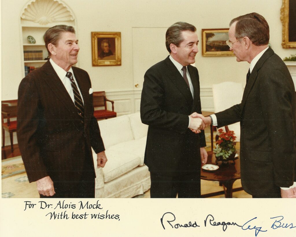 Alois Mock bei Ronald Reagan & George Bush Senior im Weißen Haus