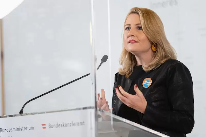 Frauenministerin Susanne Raab spricht zum 2. Gewaltschutzgipfel in Wien. Foto: BKA / Florian Schrötter