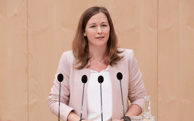 Staatsekretärin Claudia Plakolm sieht sich als Pacemakerin der Jugend. Foto: Parlamentsdirektion / Thomas Topf