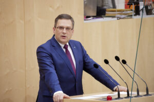 Dialog-Angebot und Appell von ÖVP-Klubobmann Auguste Wöginger. Foto: Parlamentsdirektion / Thomas Topf