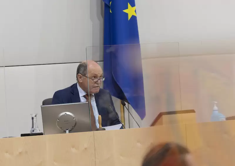 Nationalratspräsident Wolfgang Sobotka eröffnet eine lange Nationalratssitzung. Foto: Parlamentsdirektion / Ulrike Wieser