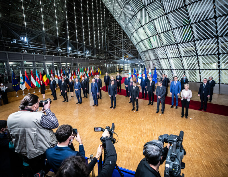 Bundeskanzler Karl Nehammer am Mittwoch beim sogenannten Familienfoto im Rahmen des EU Gipfels, Foto: Arno Melicharek