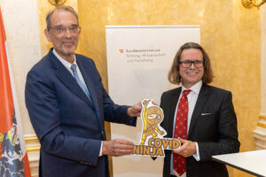 Martin Polaschek (r.) übernimmt die Bildungsagenden von Heinz Faßmann (l.). Foto: Martin Lusser