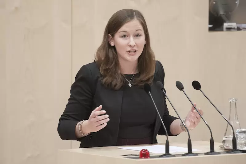 VP-Abgeordnete Claudia Plakolm zog 2017 als jüngste Abgeordnete in den Nationalrat ein. Foto: Parlamentsdirektion / Thomas Jantzen