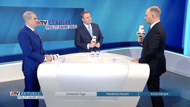 In ATV Aktuell diskutiert Meinungsforscher Peter Hajek und Politberater Thomas Hofer über das Polit-Jahr 2021. Screenshot: ATV Aktuell