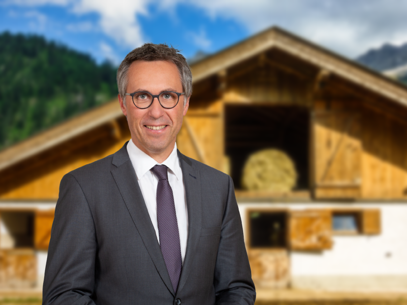 Georg Strasser will neue Initiativen für Österreichs Landwirte schaffen - Fotos: Parlamentsdirektion/ PHOTO SIMONIS; iStock.com/ FooTToo
