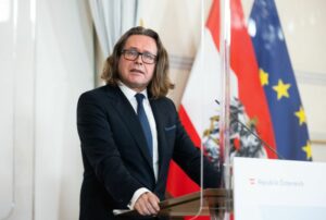 Bildungsminister Martin Polaschek unterstützt die Schulen mit einem Sofortmaßnahmenpaket. Foto: BKA / Christopher Dunker