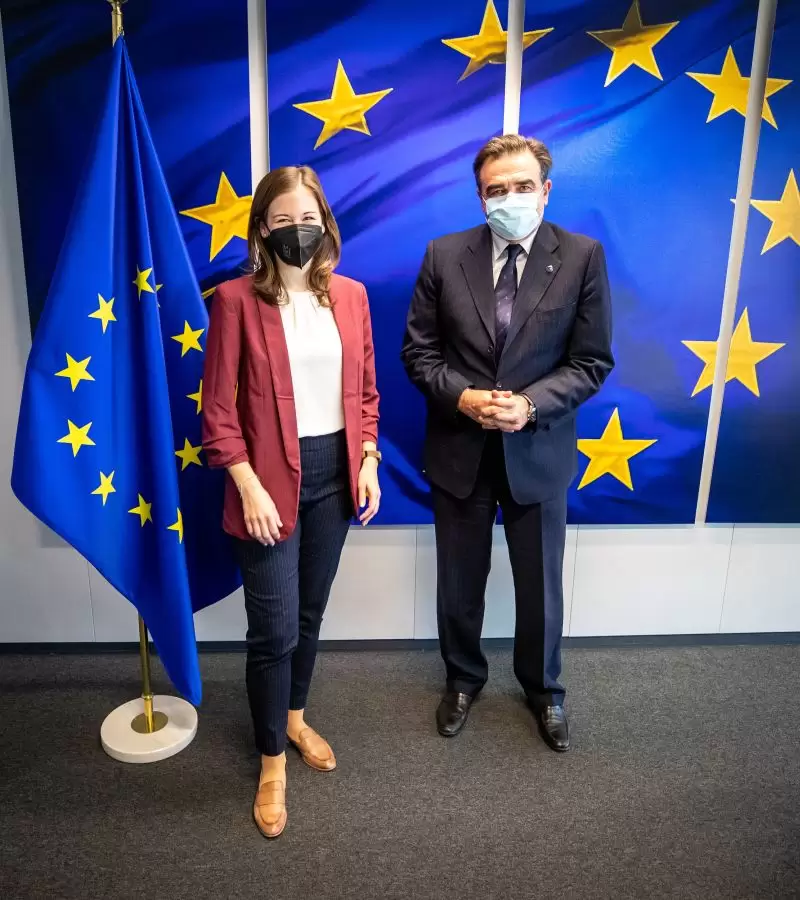 In Brüssel traf Staatsekretärin Plakolm auf EU-Vizepräsidenten Margaritas Schinas um über die konkrete Ausgestaltung des Europäischen Jahres der Jugend zu sprechen. Foto: Arno Melicharek