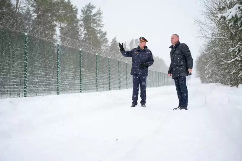 Innenminister Gerhard Karner besichtigt die EU-Außengrenze in Litauen. Foto: BMI / Jürgen Makowecz