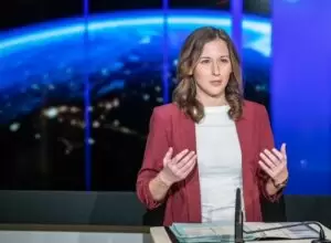 Staatsekretärin für Jugend Claudia Plakolm zu Gast in der ZIB2. Foto: BKA / Arno Melicharek