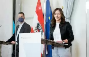 Staatssekretärin Plakolm präsentierte mit Gesundheitsminister Mückstein und Unterrichtsminister Polaschek "Gesund aus der Krise". Foto: Bka-Christoph Dunker