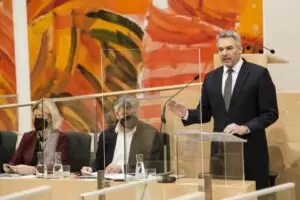 Am 24. Februar gab Bundeskanzler Karl Nehammer eine Regierungserklärung zur Ukraine-Krise vor dem Nationalrat ab. Foto: Parlamentsdirektion / Thomas Jantzen