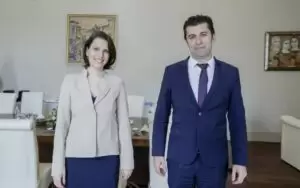 Europaministerin Karoline Edtstadler und der bulgarische Premier Kiril Petkov. Foto: BKA