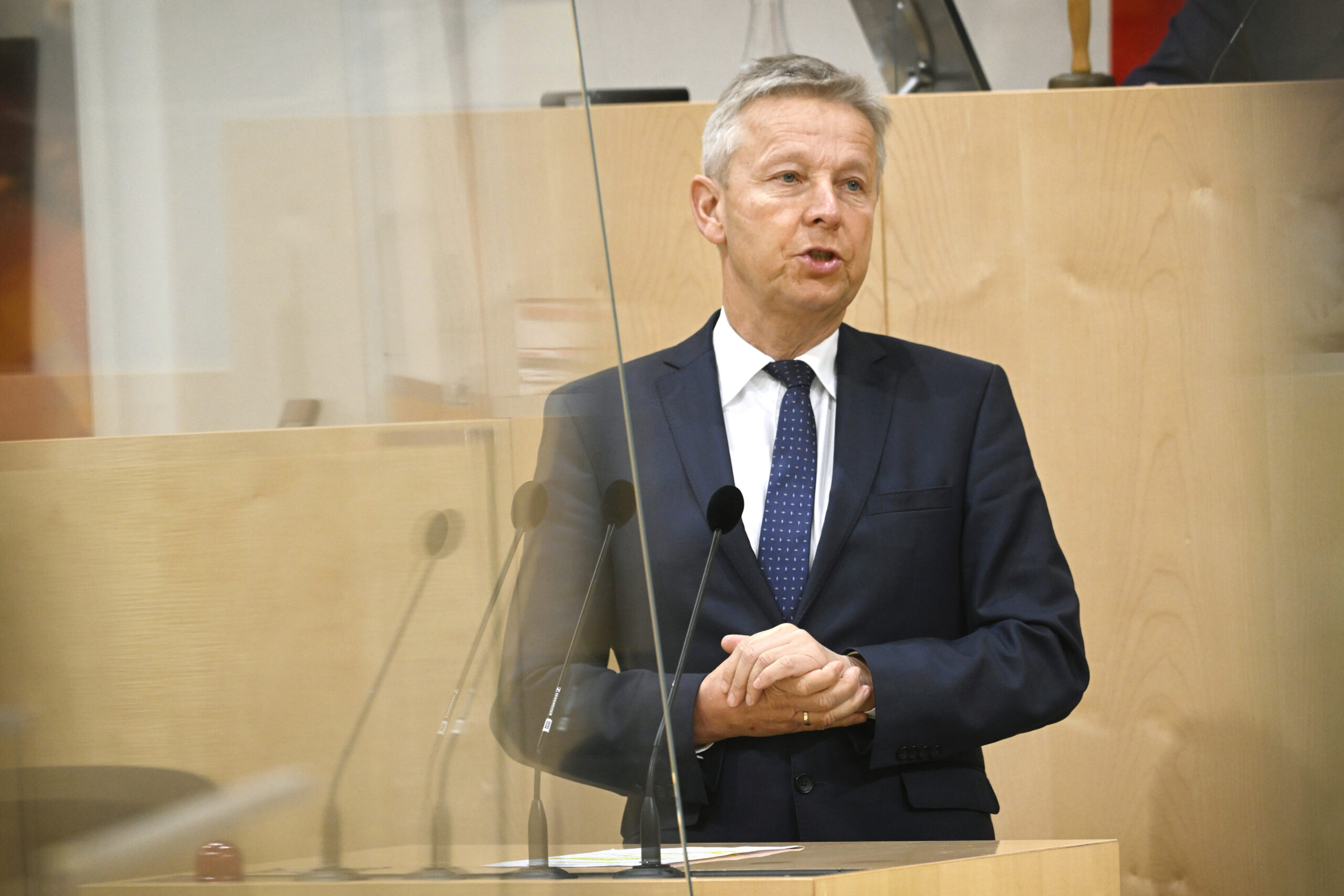 Auf der Seite der Ukraine. ÖVP-Abgeordneter Reinhold Lopatka. Foto: Parlamentsdirektion/Johannes Zinner Auf der Seite der Ukraine. ÖVP-Abgeordneter Reinhold Lopatka. Foto: Parlamentsdirektion/Johannes Zinner