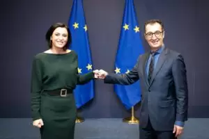 Schmieden eine Allianz der Fairness: Landwirtschaftsministerin Elisabeth Köstinger mit Deutschlands Ressortskollegen Cem Özdemir. Foto: BMLRT, Paul Gruber