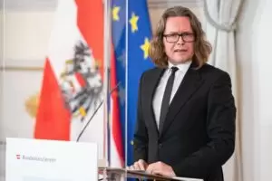 Bildungsminister Polaschek verkündete das Maskenaus im Turnunterricht. Foto: BKA / Florian Schrötter