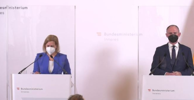 Vor der Rückführungskonferenz gab Innenminister Gerhard Karner und die deutsche Bundesministerin des Innern und für Heimat Nancy Feaser eine Pressekonferenz. Screenshot: Livestream des BMI